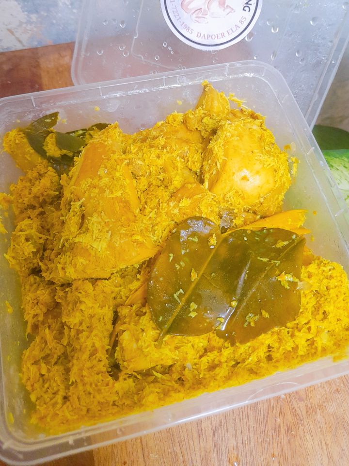Ayam Ungkep Serundeng Kelapa