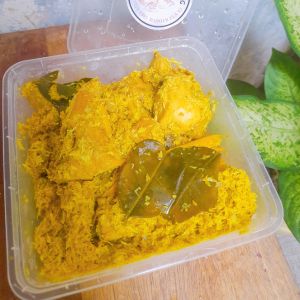 Ayam Ungkep Serundeng Kelapa